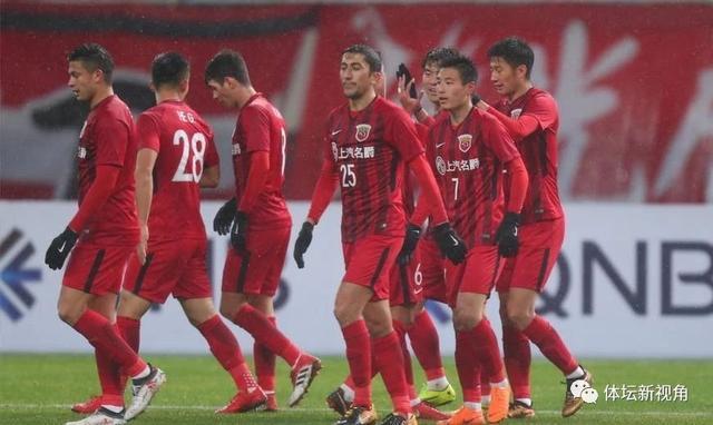 包含广东宏远迎亚冠关键赛，窗口期遗憾出局，球迷炸锅，赛程密集仍需轮换的词条