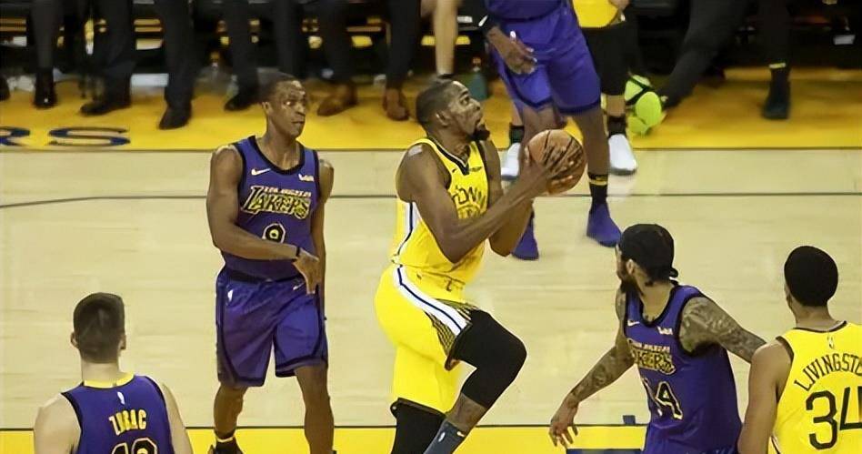 从深圳男篮远射贴柱备战社区盾到拜仁慕尼黑围绕NBA常规赛刷新队史纪录,风云突变广州队窗口期更衣室发声的简单介绍开云体育官网